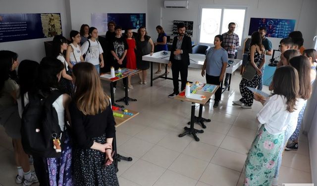 Romanyalı Öğrenciler Akdeniz'in Öğrenme Merkezini İnceledi