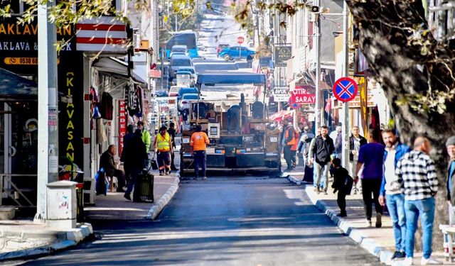 Mersin Büyükşehir’den Gülnar’ın İşlek Caddelerine Hızlı Yenileme