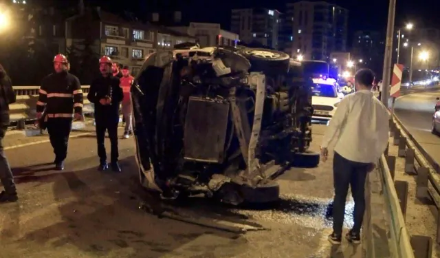 Çaldığı Otomobille Kaçarken Kaza Yaptı, Çarptığı Minibüsü de Çaldı: 6 Yaralı