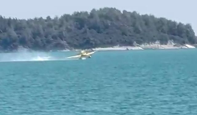 Adana'da Uçağın Suya Düşme Anı Kamerada
