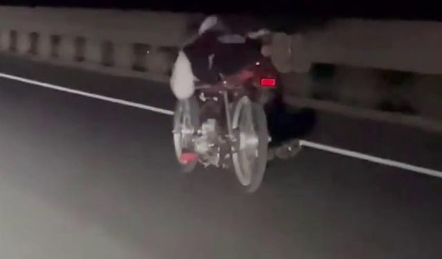Motosiklet Üzerinde Ölüme Meydan Okudu: Sosyal Medya Paylaşımıyla Yakayı Ele Verdi