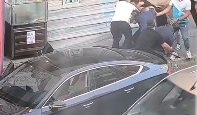 Avcılar’da Sokak Ortasında Şiddet: Yaşlı Adamı Sopayla Dövdüler