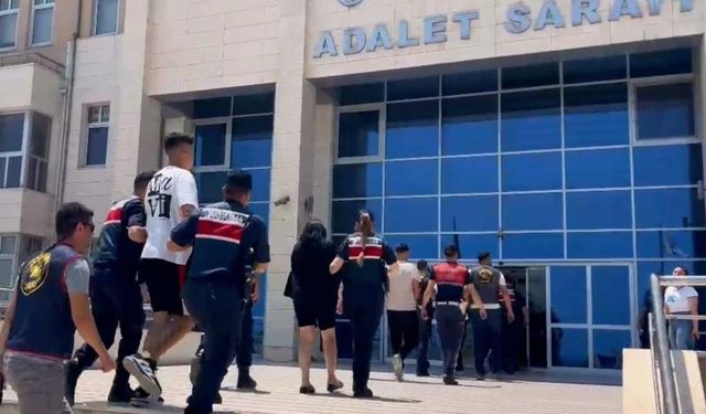 Silifke’de İş Yerlerine Silahlı Saldırı: O Anlar Kamerada