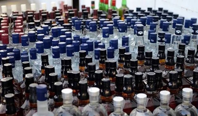 Adana’da Sahte İçki Operasyonu: 400 Litre Sahte İçki ve Binlerce Aroma Kiti Ele Geçirildi