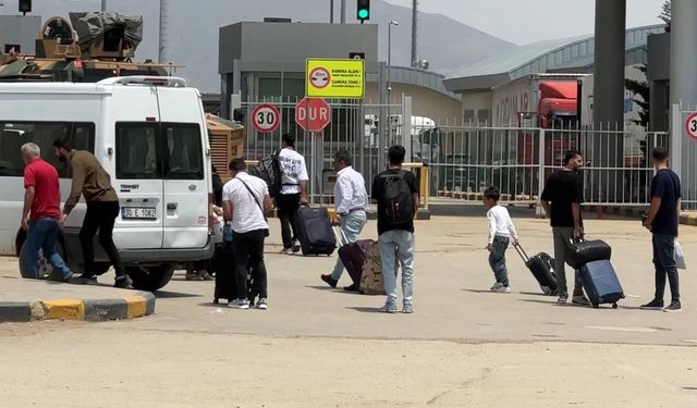 İsrail Saldırdı: İran'daki Türk Vatandaşları Dönüş İçin Sınır Kapılarında