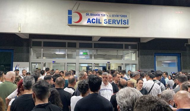 Manisalılar Ferdi Zeyrek İçin Hastane Bahçesinde Dua Ediyor