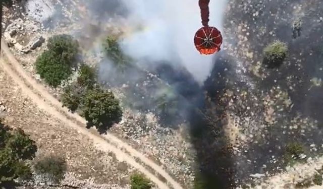 Silifke'de Bahçe Yangınına Helikopterle Müdahale