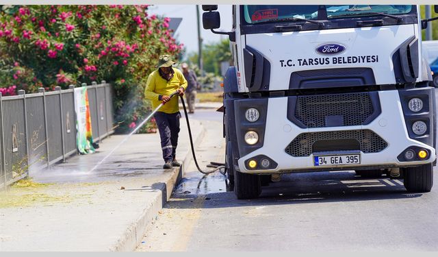 Tarsus Belediyesi’nden Ana Caddelere ve Hal Yolu’na Temizlik Çıkarması