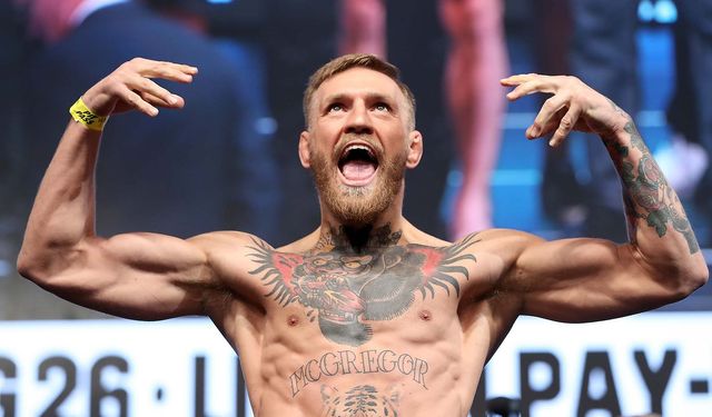 Conor McGregor Çıplak Fotoğraf Skandalıyla Gündemde! Plajdaki Öpücük Krizi Patladı