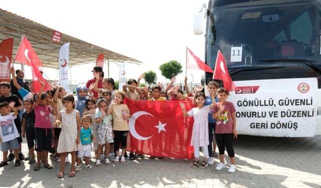 Adana’dan 691 Suriyeli Gönüllü Olarak Ülkesine Döndü