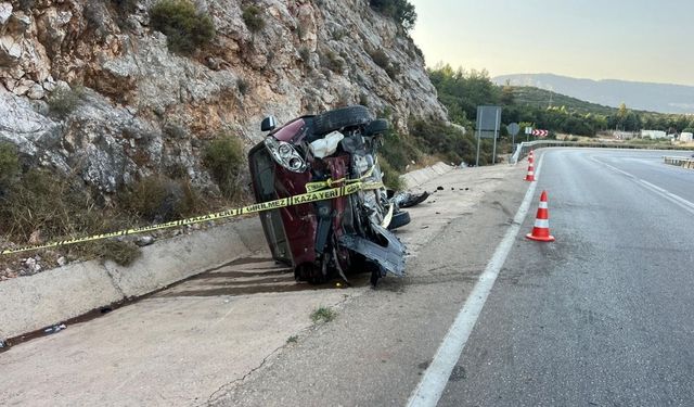 Antalya Kaş'ta Kamyonet Şarampole Devrildi: 6 Kişi Yaralandı