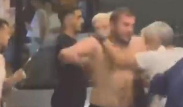 Sandalyeler Havada Uçuştu: Komşu Esnaflar Sokakta Kapıştı!