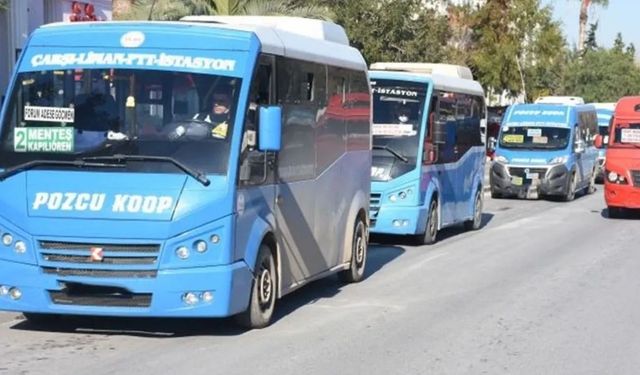 “Yarış pistinde gibiler” Mersin’de minibüs sorunu sosyal medyanın gündeminde