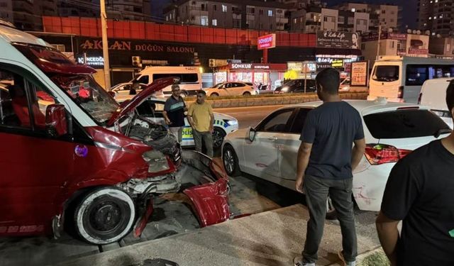 Mersin’de minibüs şoförleri kavga etti, ortalık karıştı: Trafikte endişe yaratan anlar