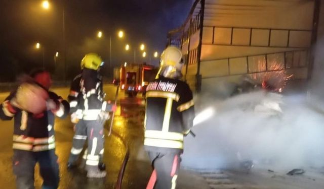 Tarsus’ta Yürekleri Ağza Getiren Tır Yangını! Ekipleri Seferber Oldu