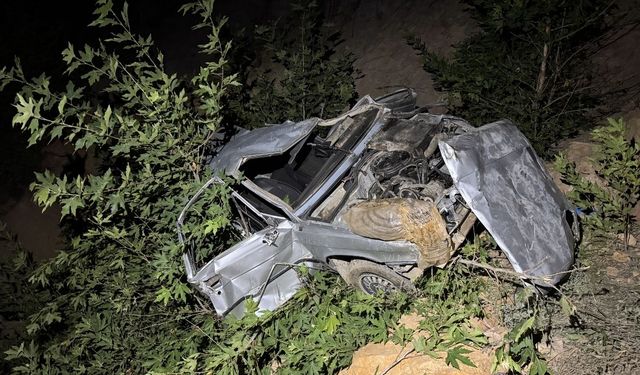 Adana’da Uçuruma Yuvarlanan Otomobilde 1’i Çocuk 5 Kişi Hayatını Kaybetti