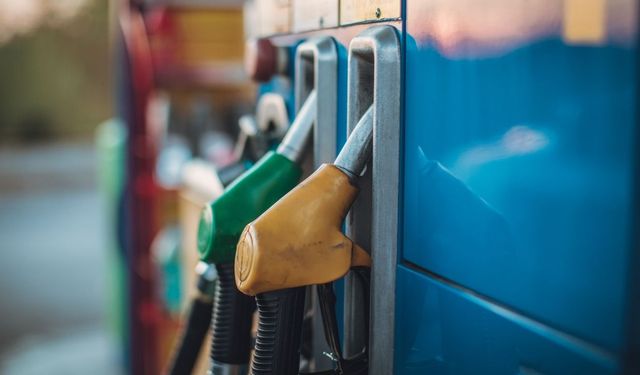 MOTORİNE YENİ ZAM: Mersin’de Akaryakıt Fiyatları Cepleri Zorluyor! “Motorin 55 lirayı aştı”