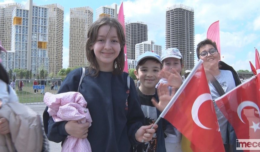 Çocuklar “TRT 46. Uluslararası 23 Nisan Çocuk Şenliği”nde bir araya geldi