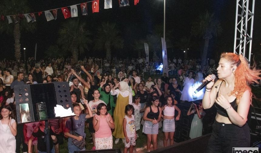 Aydıncık Sahilinde 'Yaz Dostum' Konserleri