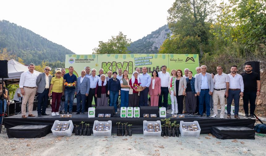 Başkan Seçer, Kivi Şenliği'nde Halkla Buluştu