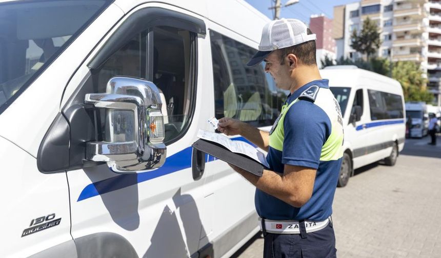 Mersin'de Zabıta Ekipleri Okul Servislerini Denetliyor