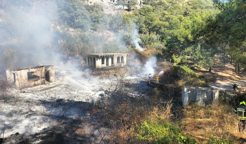 Mersin'in Anamur İlçesinde Çıkan Yangın Kontrol Altına Alındı