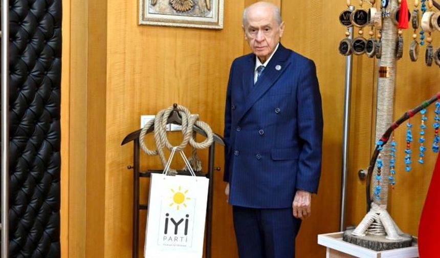 MHP Lideri Bahçeli, Dervişoğlu’nun Kürsüden Fırlattığı İpi Odasına Astı