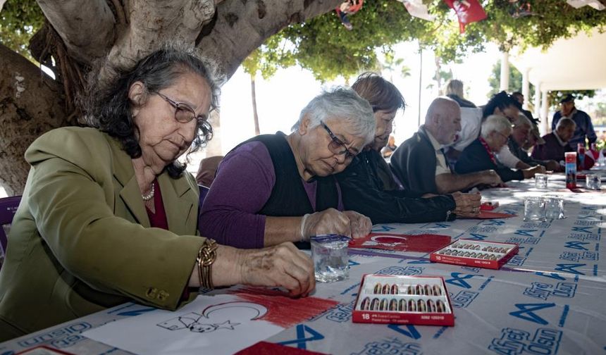 Alzheimer Hastaları Cumhuriyet Bayramı'nı Kutladı