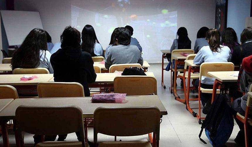 2+2 Eğitim Sistemi Tartışılıyor: Zorunlu Eğitim Süresi Değişiyor Mu?