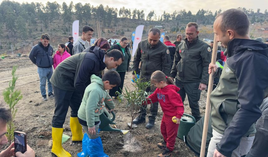 Çamlıyayla’da "Geleceğe Nefes, İnsanlığa Nefes" Temalı Fidan Dikim Etkinliği
