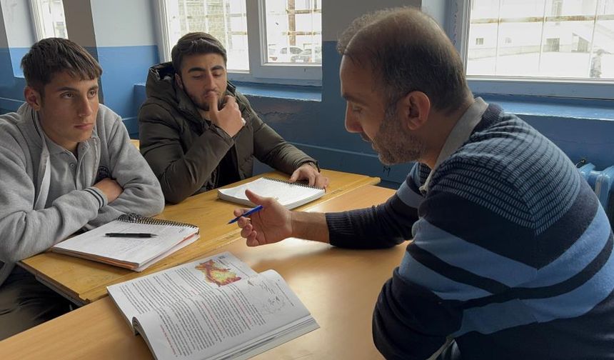 Depremzede Öğretmenin Eğitim Azmi