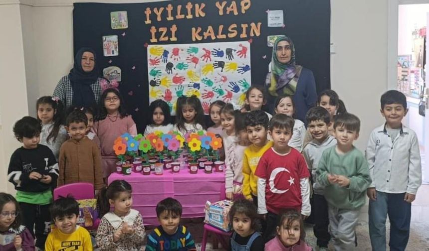 Minikler Kumbaralarını Filistin İçin Açtı