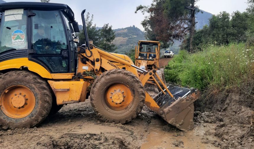 Çamlıyayla'da Yağış Sonrası Yollar Onarıldı