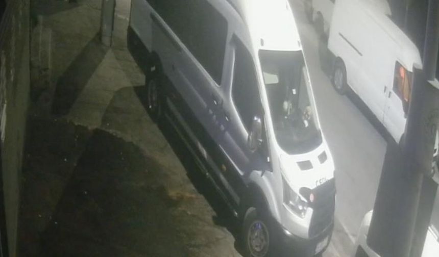 Arnavutköy’de Skandal Hırsızlık: Servis Minibüsünü Parçalarına Ayırdılar