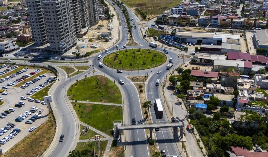 Mersin'de D-400 Üzerindeki Kavşaklara Peyzaj Düzenlemesi