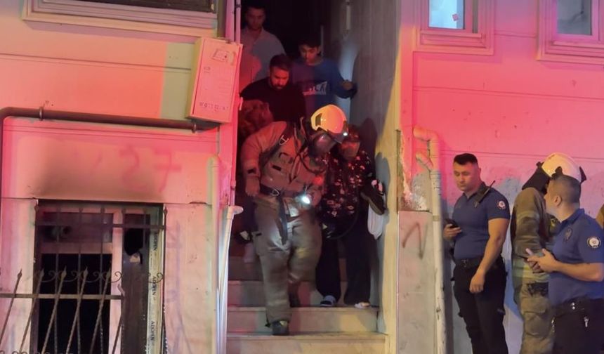 Esenyurt’ta Gece Yarısı Yangın Paniği: 14 Kişi Tahliye Edildi