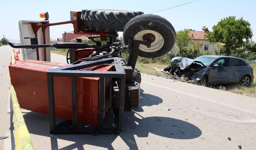 Aksaray’da Traktör ile Otomobil Çarpıştı: Yaralılar Var!