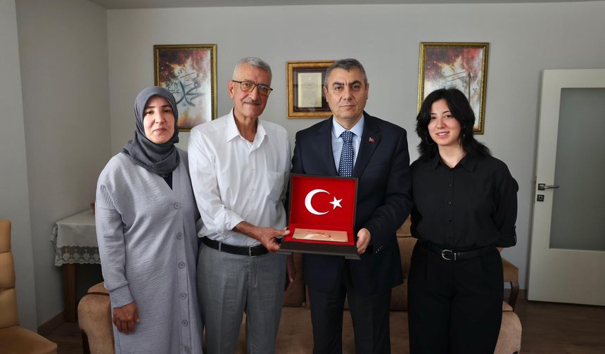 Vali Toros’tan Şehit Babasına Anlamlı Ziyaret
