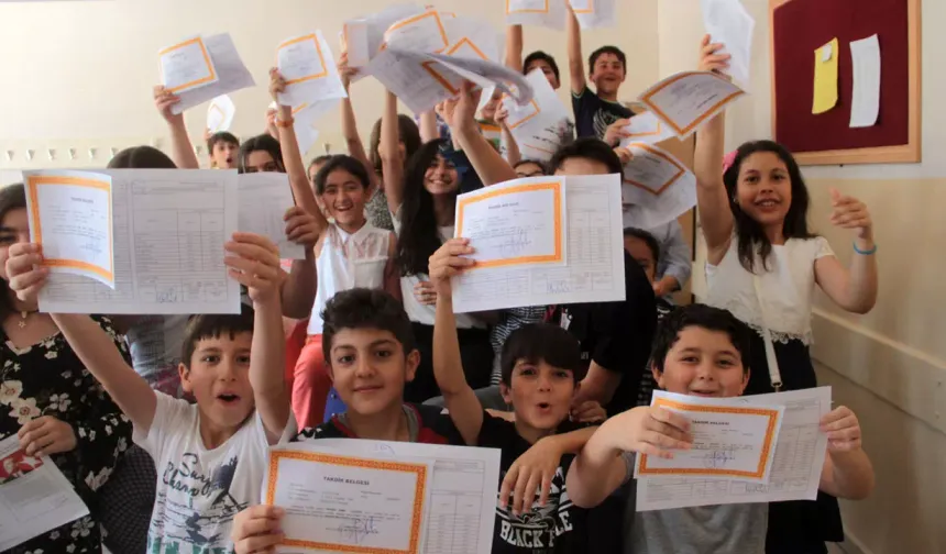 Takdir Teşekkür Belgesi Kaç Puanla Alınır 2025? Devamsızlık Şartı Ne Oldu?
