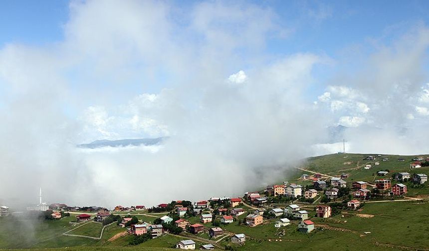 Trabzon'da Doğa Yürüyüşü Kabusa Döndü: 75 Kişi Siste Kayboldu