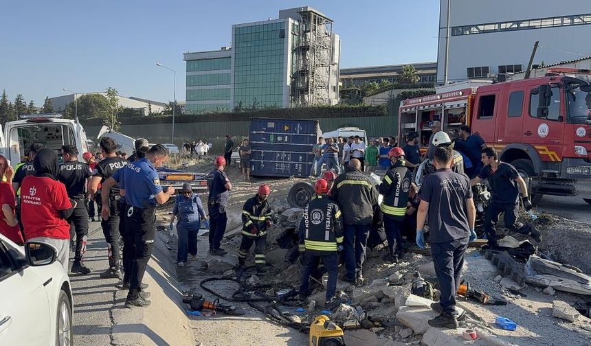 Kocaeli'de D-100'de Can Pazarı: Tır ve Otomobiller Çarpıştı, Ölü ve Yaralılar Var