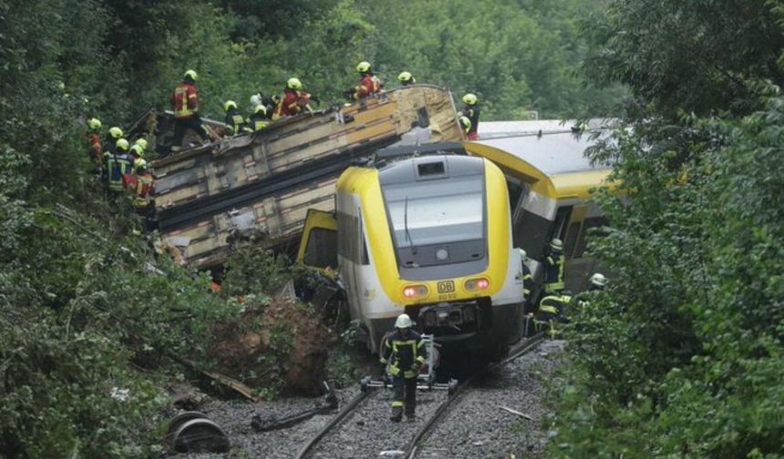 Almanya’da Tren Faciası! 3 Ölü, Onlarca Yaralı