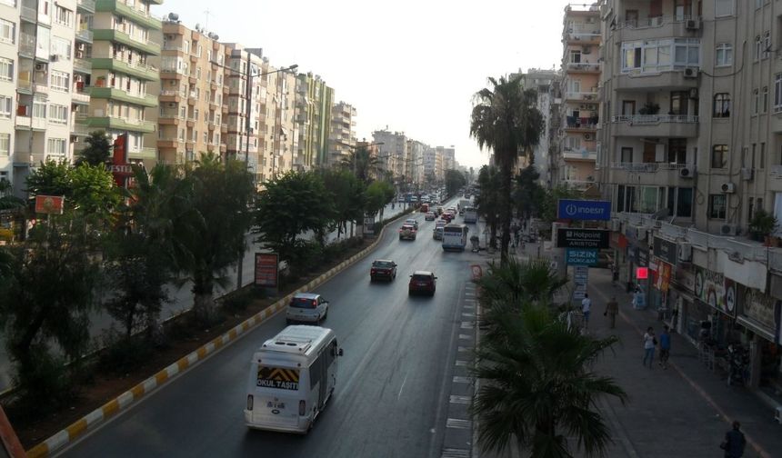 Pozcu’da Adım Atacak Yer Kalmadı: Vatandaşlar Otopark ve Denetim İstiyor