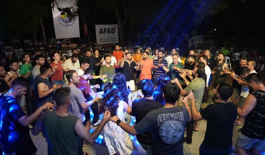 AFAD Personeli Erdemli’de Moral Depoladı: Konser ve Eğlence Bir Arada!