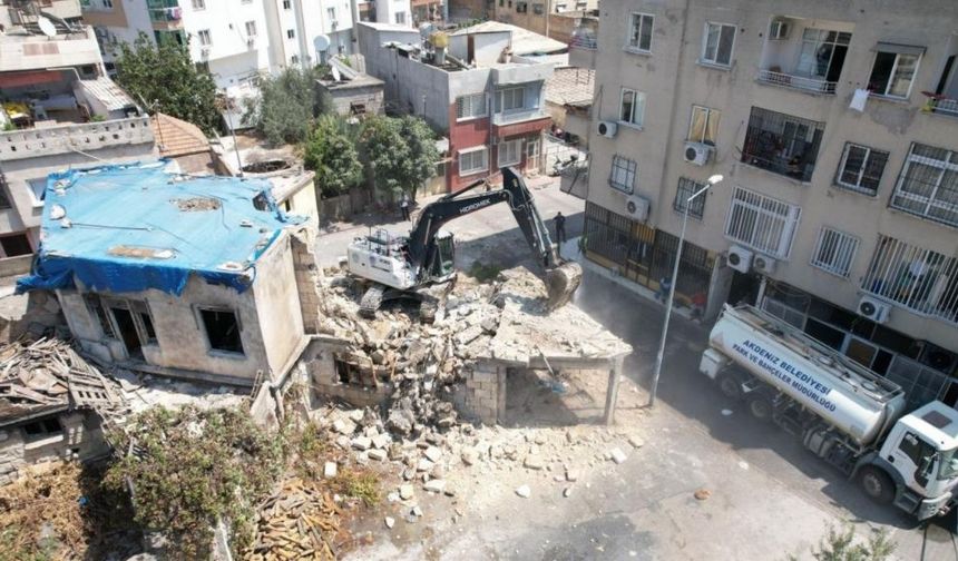 Tehlike Ortadan Kalktı! Akdeniz Belediyesi’nden Kararlı Hamle