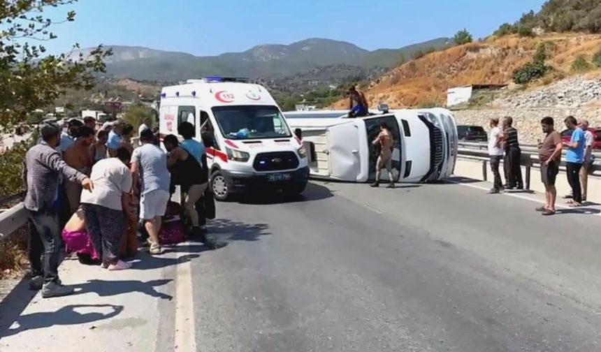 Yolculuk Kabusa Döndü: Söke’de Turist Midibüsü Devrildi, Çok Sayıda Yaralı Var