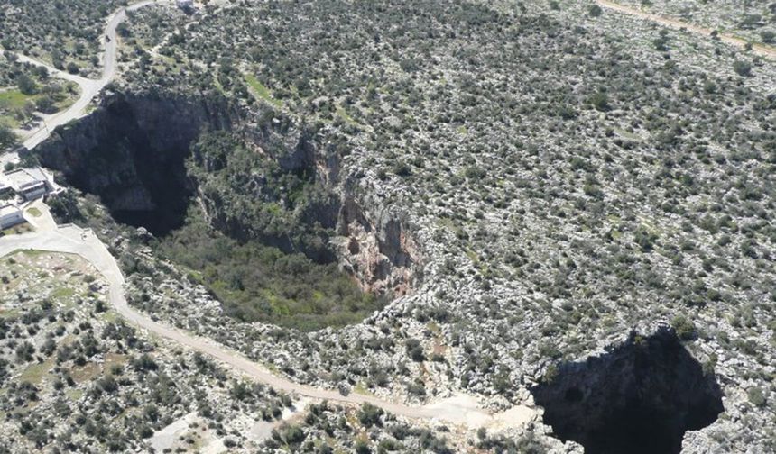Mersin’deki O Cennet-Cehennem Obruklarının Dibinde Ne Var? Binlerce Yıllık Efsaneye Göre ‘Cehennem’ Aslında Bir Canavarın Zindanıymış