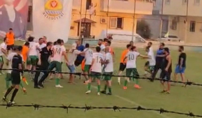 Tarsus’ta Futbol Turnuvası Karıştı: Saha Tekme Tokat Savaş Alanına Döndü!