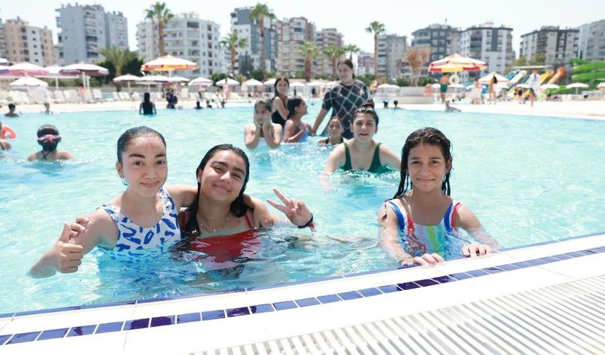 Başkan Tuncer’den Sürpriz Jest: Mezitli Çocukları Su Parkı’nda Eğlendi!