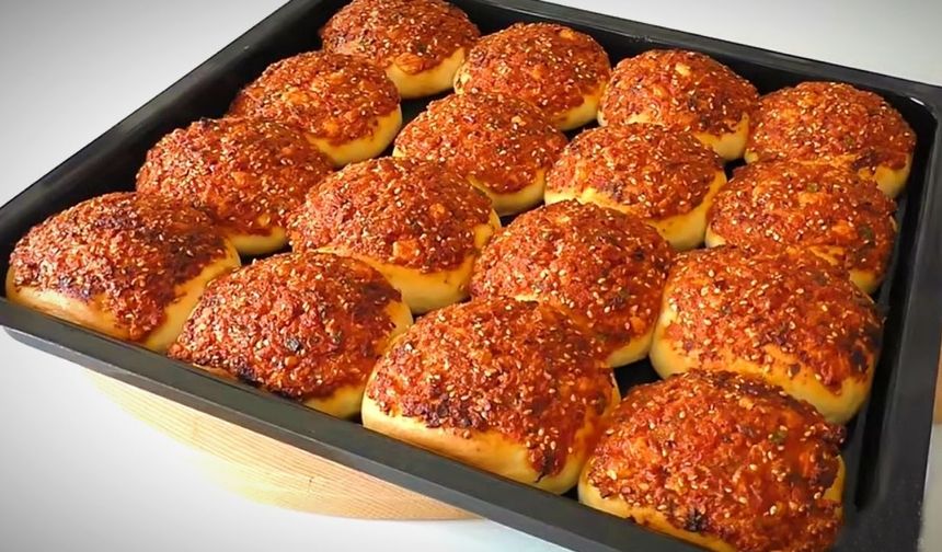 Mersin usulü biberli ekmek sosyal medyada gündem oldu! Biberli ekmek nasıl yapılır, Mersinlilerin kullandıkları baharatlar nelerdir?